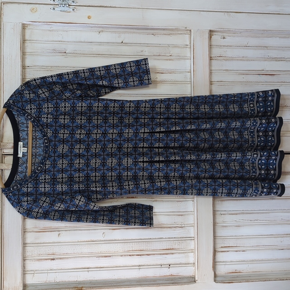 Max Studio, 3/4 length sleeve dress. Size XS